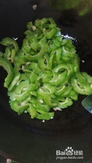 养生食补苦瓜炒鸡蛋的做法