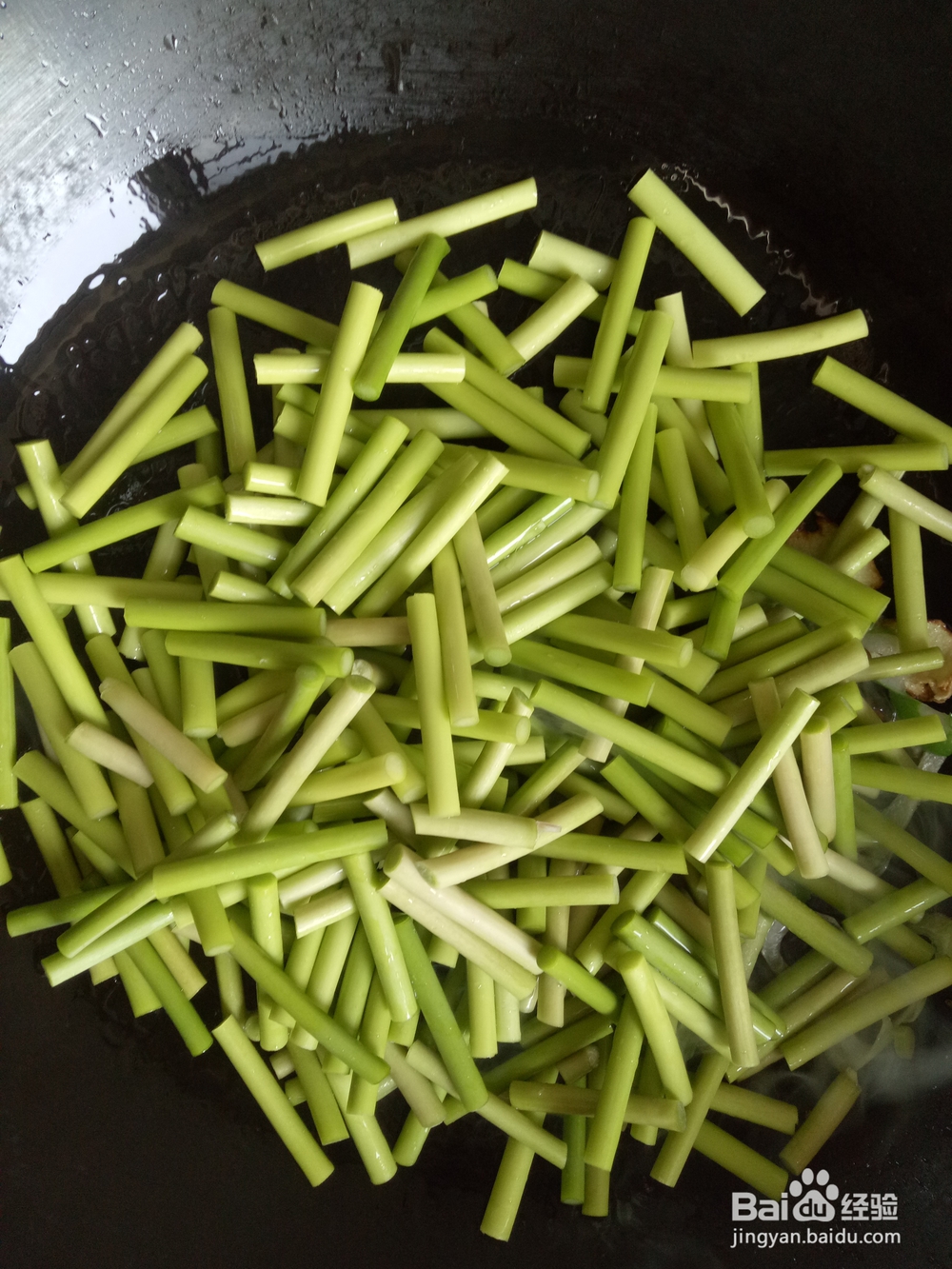 蒜苔炒宽粉的做法