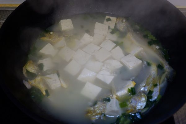 小黄花鱼豆腐汤