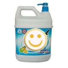 如何清洗汽车玻璃？