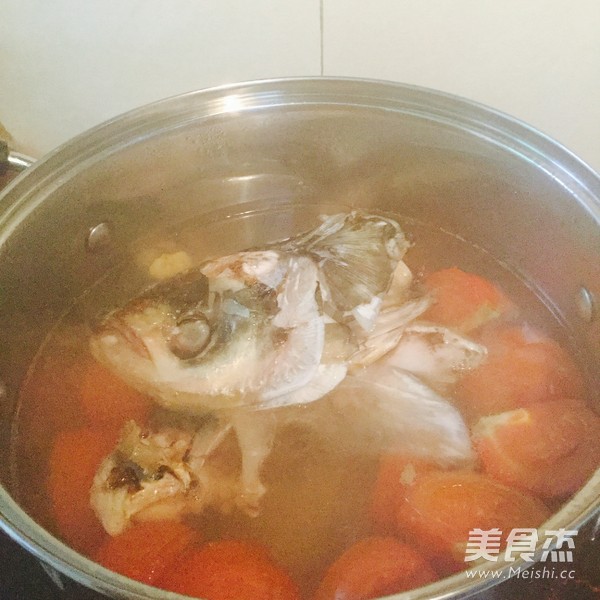 番茄鱼头汤的做法