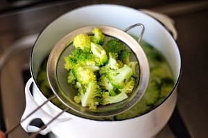 教你做出番茄时蔬鲜虾面