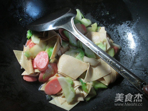 火腿肠千张炒儿菜