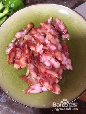 养生食补黄瓜炒香肠的做法