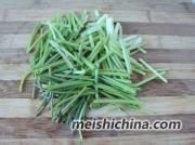 香菜爆鸡胗的制作