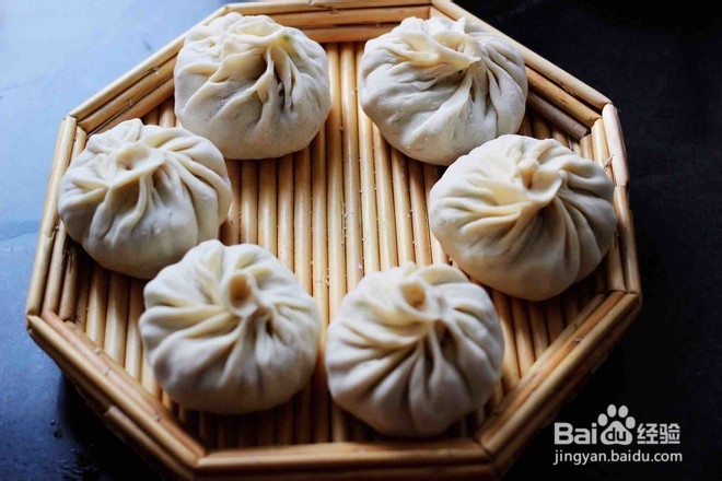 如何做出香味十足的猪肉白菜豆干馅饼