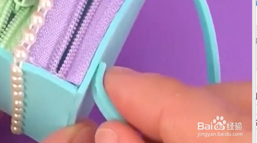 如何给芭比制作亮片书包?