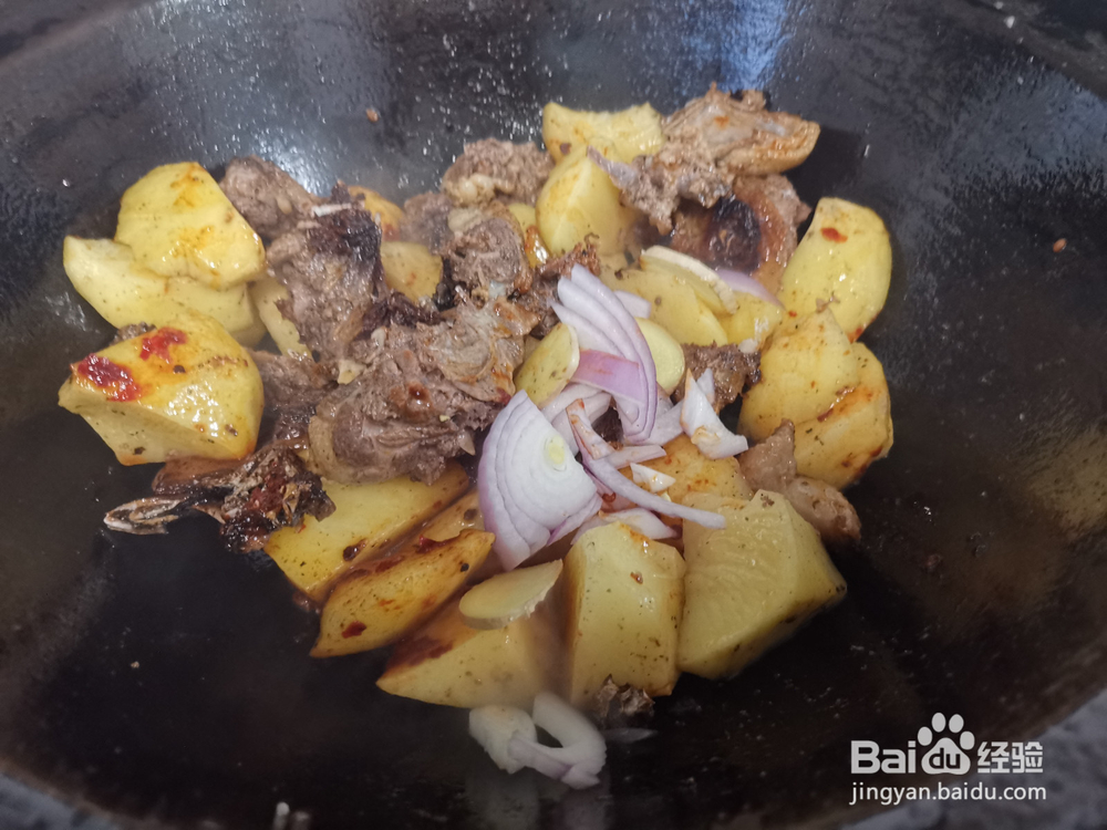 鸡肉块炖土豆