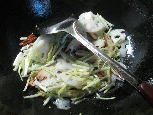 这样做的香干韭菜芽炒莲藕更好吃