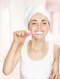 牙齿变白的小方法