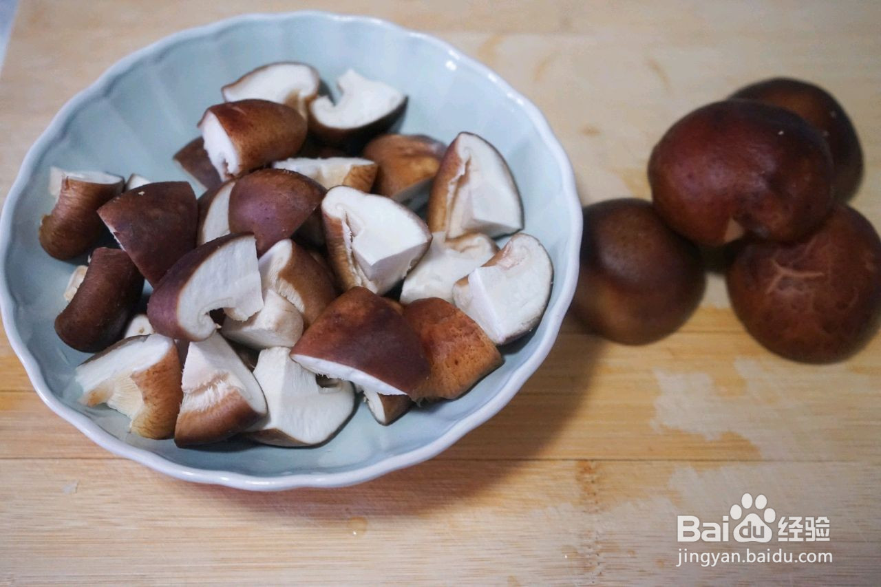 特别下饭的鸡翅炖香菇的做法