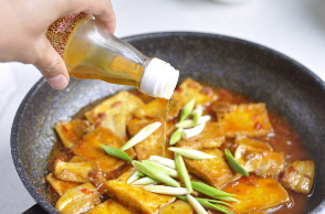 五花肉焖煎豆腐