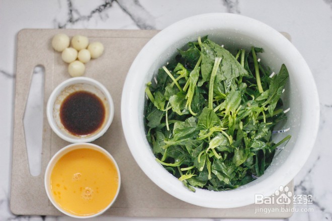 家常菠菜拌蛋丝的做法