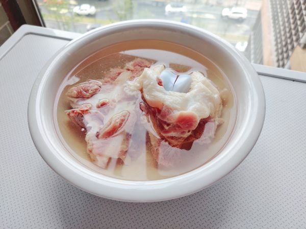 浓郁醇厚筒子骨汤