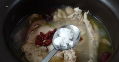 胡椒猪肚炖鸡--美食教程