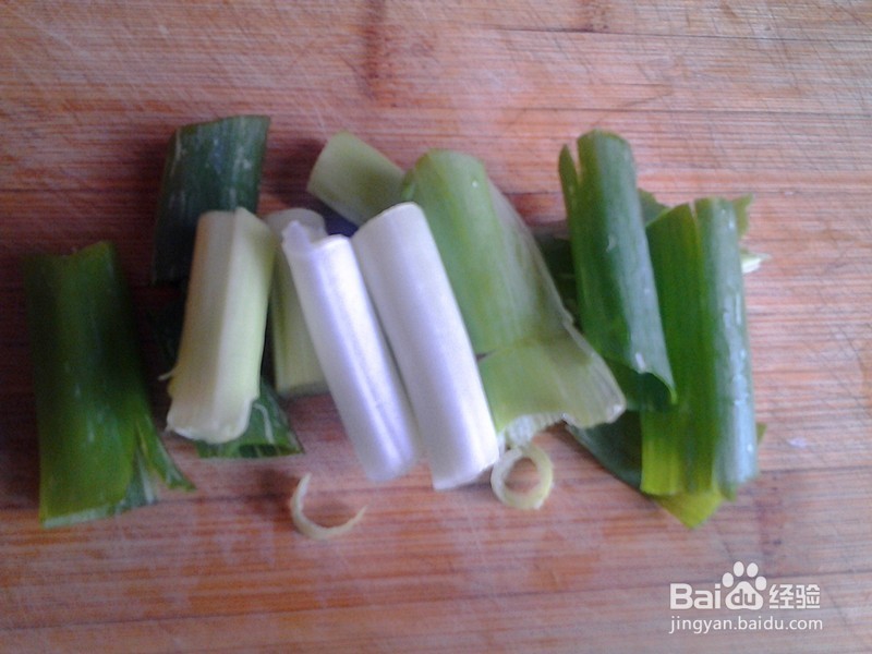 怎么做可以美容的小红椒清炖鸡掌