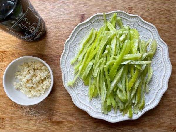 低脂鸡胸肉炒青椒