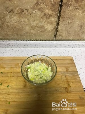 芹菜炒粉条【超好吃超下饭】