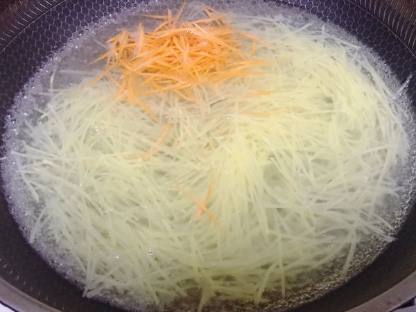 泰式酸辣土豆丝