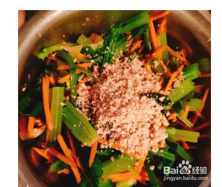 虾球拌芹菜的做法步骤