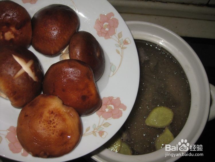 广东夏季鸽子汤的做法