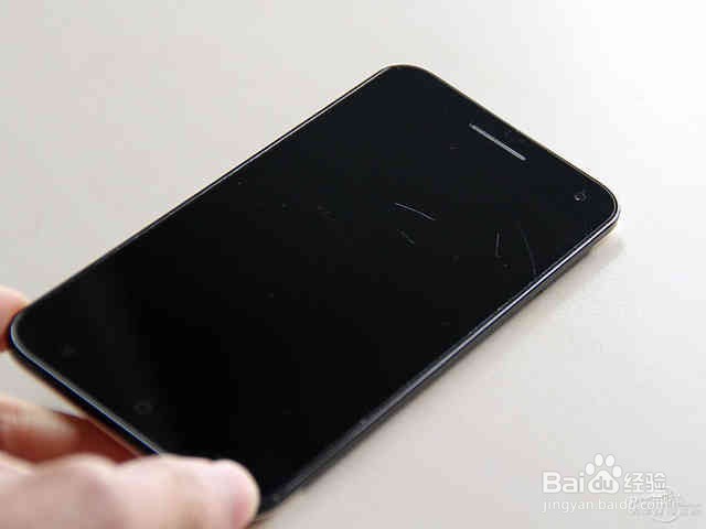 屏幕划痕怎么用贴膜盖住