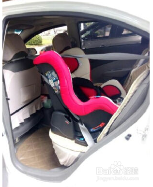 安全座椅安装时安全座椅接口的使用