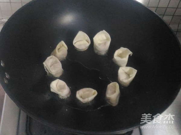 云吞抱蛋的做法