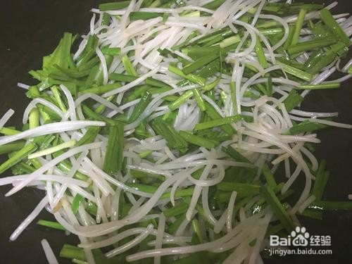 豆芽炒韭菜的做法