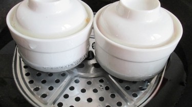 桃胶雪蛤银耳羹的做法