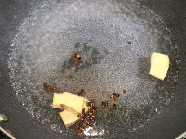 秘制萝卜焖牛腩