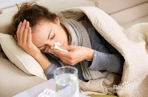 <b>热感冒的症状有哪些，如何预防</b>