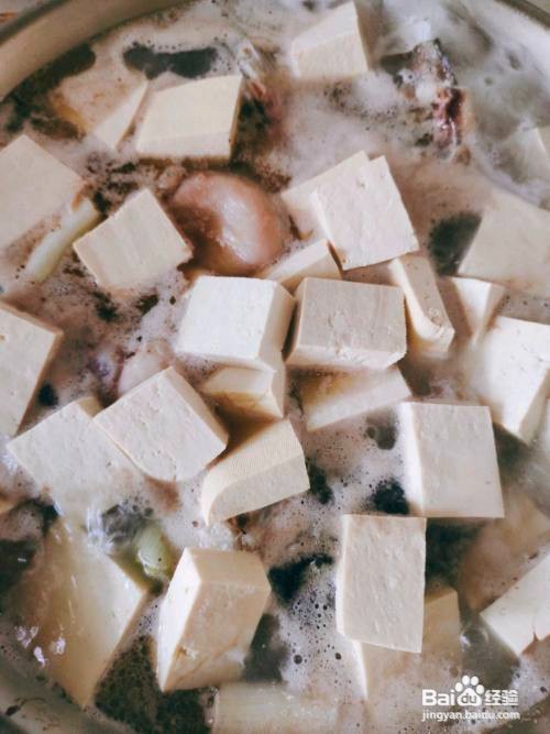 鱼头炖豆腐的做法