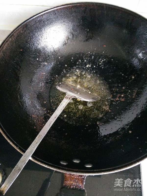 腊味煲仔饭配炒三丝