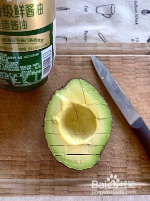 怎么做口感清爽的牛油果紫米酱油炒饭