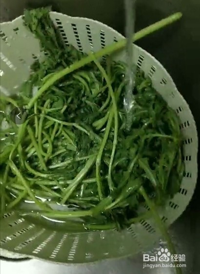 蒜香酱茼蒿的做法