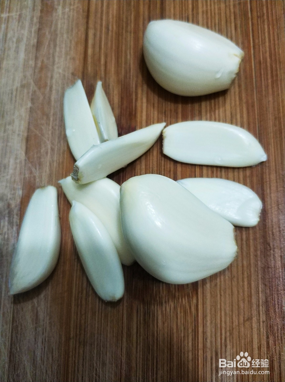 大蒜炒饭的简易做法。