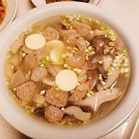 减肥期间可以吃的营养易做菌菇牛肉丸日本豆腐汤