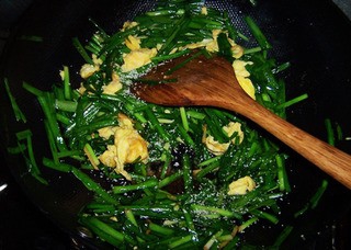 韭菜炒鸡蛋怎样做