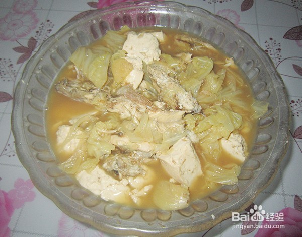 楞蹦鱼炖白菜豆腐的做法