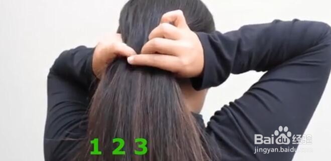 女性如何编鱼尾式辫子