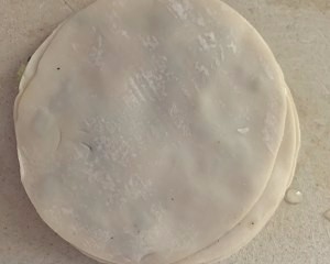 家庭版自制脆脆的美味饺子皮千层饼