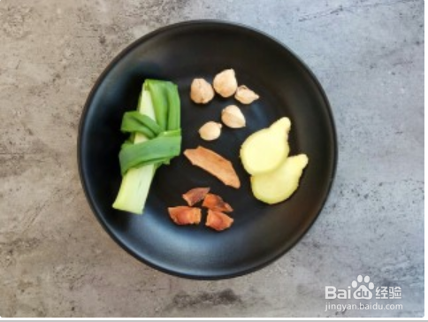 制作清汤牛肉面