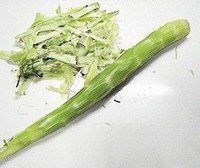 用太太乐三鲜鸡精做清炒莴笋丝