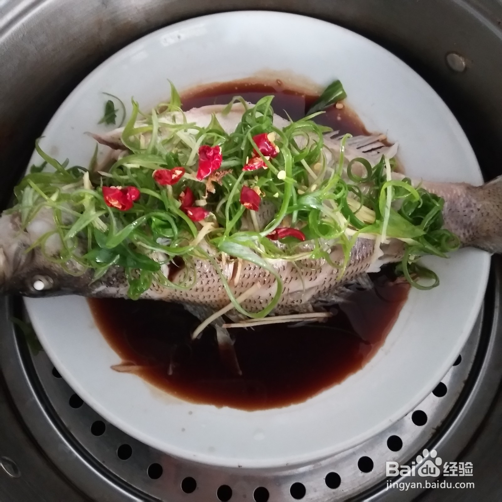 清蒸鲈鱼的家常做法