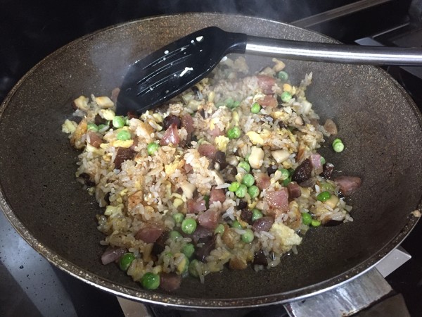 香菇酱炒饭的做法