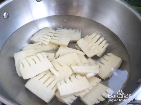 如何制作春笋排骨汤