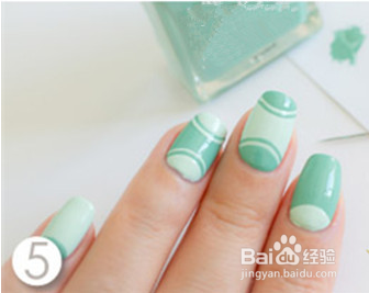 薄荷色美甲步骤