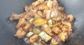 自己制作鸡腿炖土豆