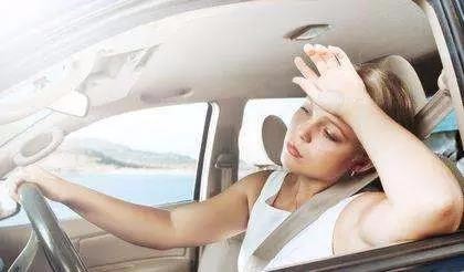 原来汽车肩颈保护枕还有这样的作用？涨知识了